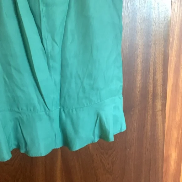 Lady Pipa Green Fitted Dress - Picture 7 of 7